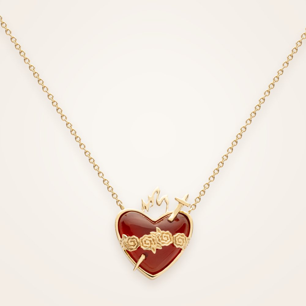 Colar em ouro com pingente de coração de cornalina e rosas